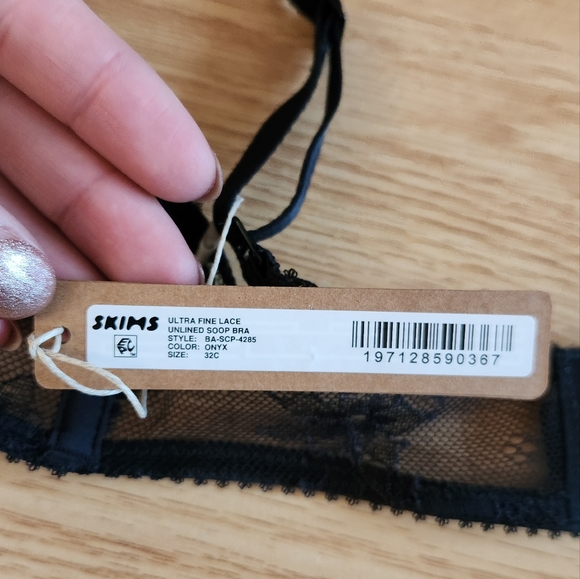 NWT Ultra Fine Lace Scoop Bra 32C - Picture 3 of 3